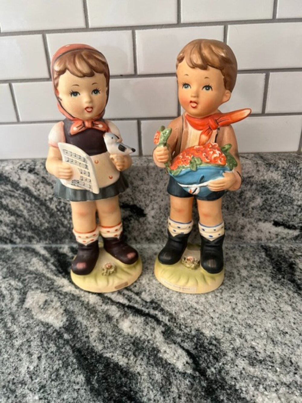 Vintage Mid-Century Arnart 5th Avenue Hand-Painted Porcelain Figurines Pair‎